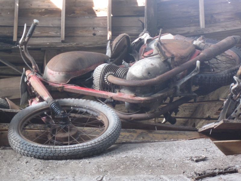 motorcyclegraveyard8.jpg