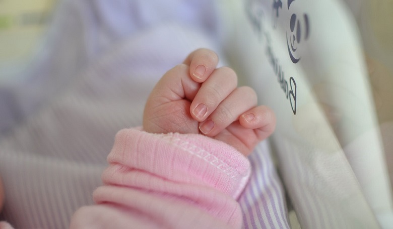 Újév reggelén egy kislány életét mentette meg a babamentő inkubátor