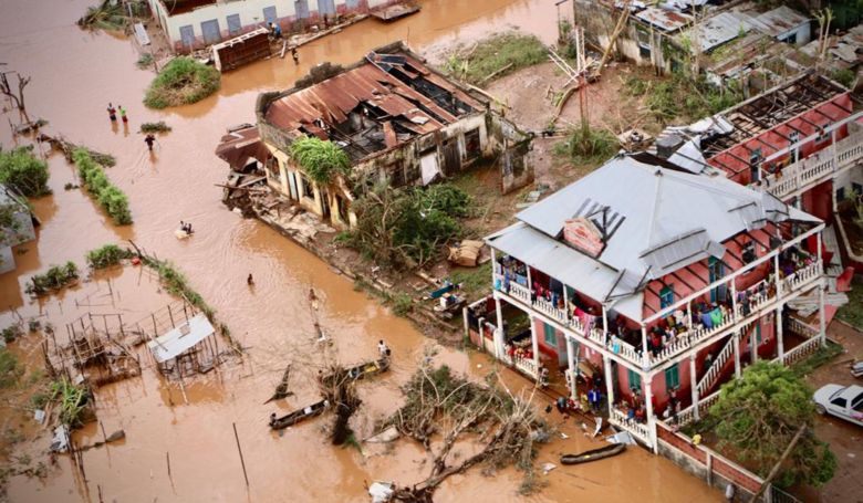 Több millió dolláros segély a ciklon áldozatainak