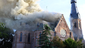 Valóban felgyújtottak a migránsok egy holland templomot?