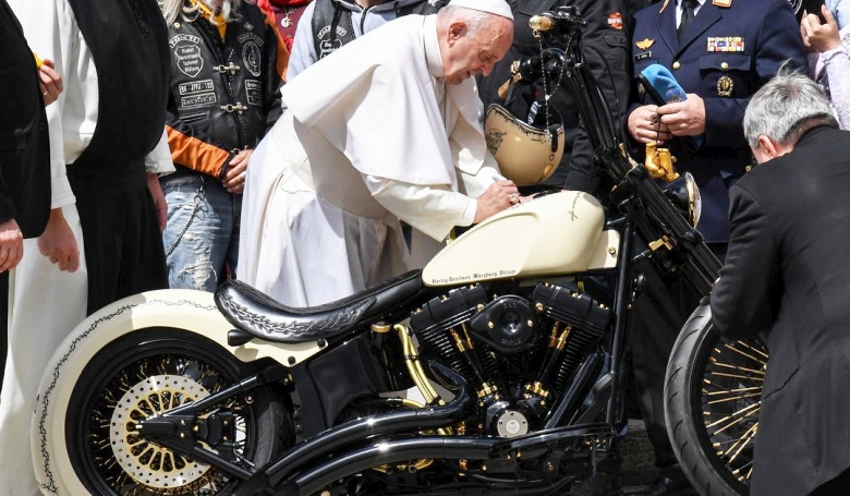 Holy Davidson: árvaház épül Afrikában a pápa által dedikált motor árából