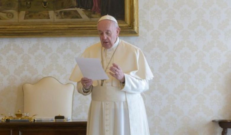 Ferenc pápa péntekre is közös imára hívta a keresztényeket