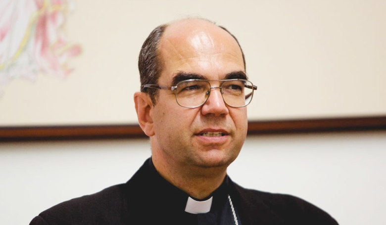Menekülteket fogadott be a szombathelyi püspök
