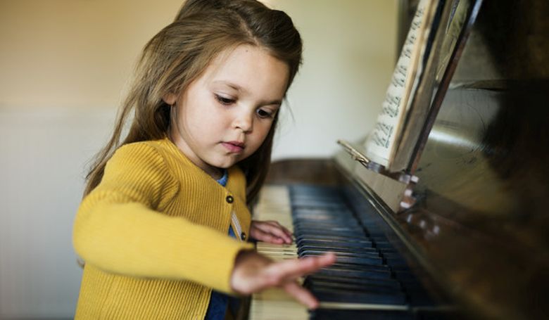 A zenét tanuló fiatalok más tantárgyakból is jobb eredményt érnek el
