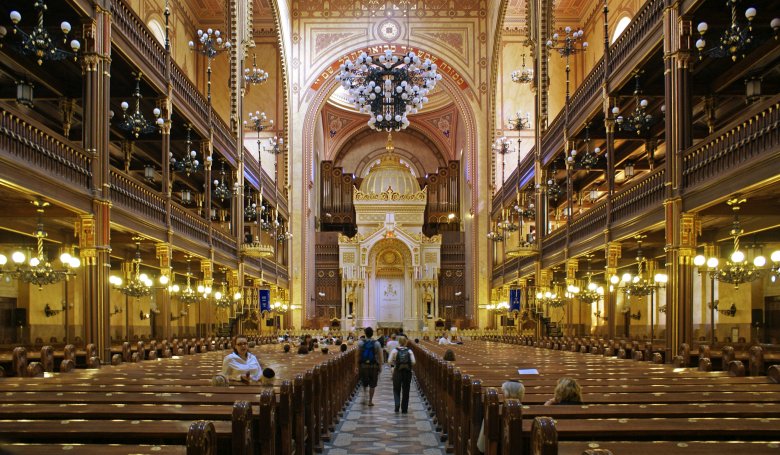 Európa legnagyobb működő zsinagógáját 160 éve adtak át