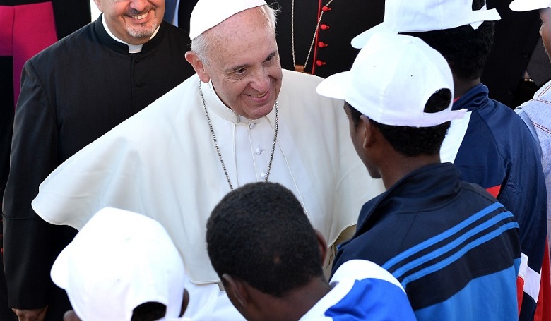 Megváltoztatta Ferenc pápát a menekültek tragédiája