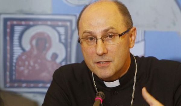 Felfüggesztik a bevándorlóellenes papokat Lengyelországban