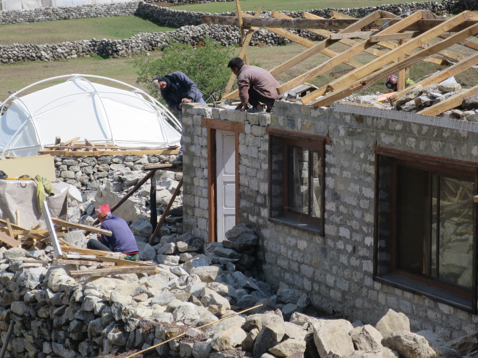 2015-06-06-thame-clinic-building-under-reconstruction.jpg