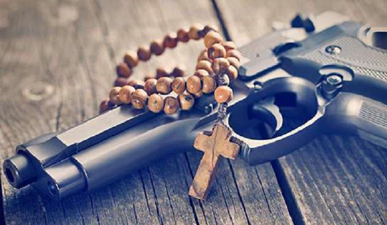 Fegyvert kérnek a papok