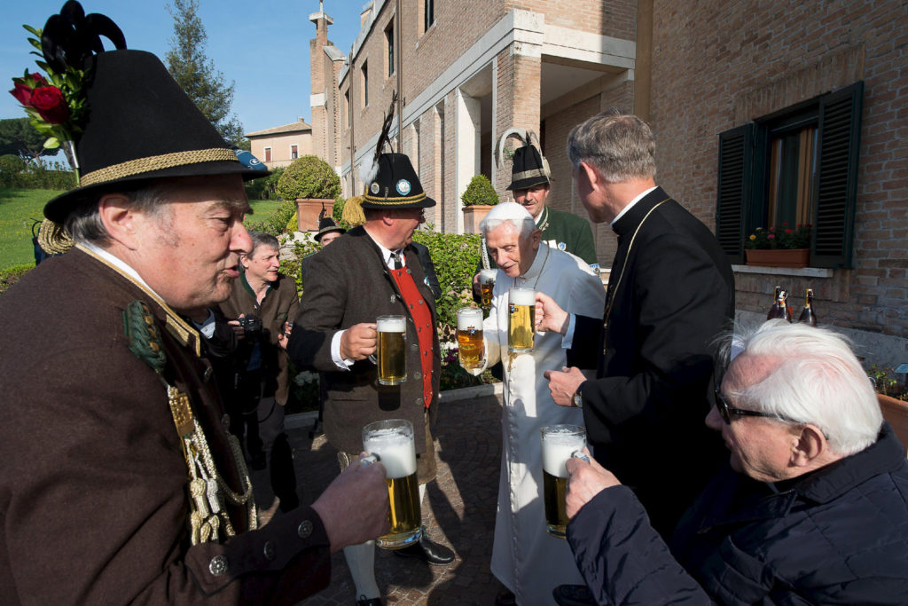 20170406t1222-8948-cns-vatican-letter-benedict-birthday-1024x683.jpg