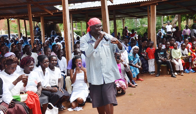 Reppelő pap borzolja a kedélyeket Kenyában