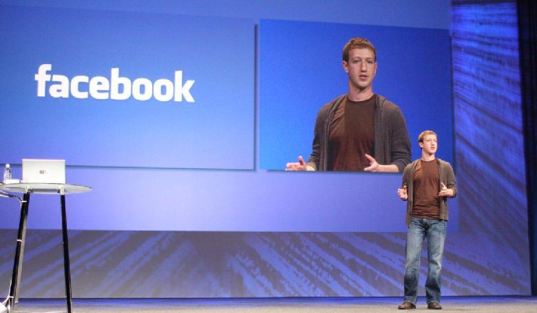 Mark Zuckerberg: a kormányoknak szabályozniuk kellene az internetet
