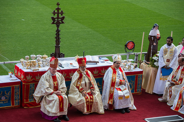 Püspökké szentelés a gólvonalon