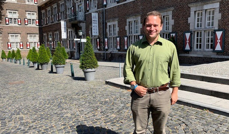 Egy holland politikus otthagy mindent, pap akar lenni