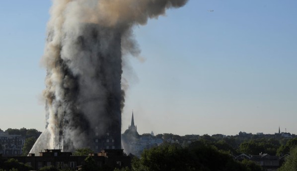 Plébániák is segítik a londoni tűzvész áldozatait