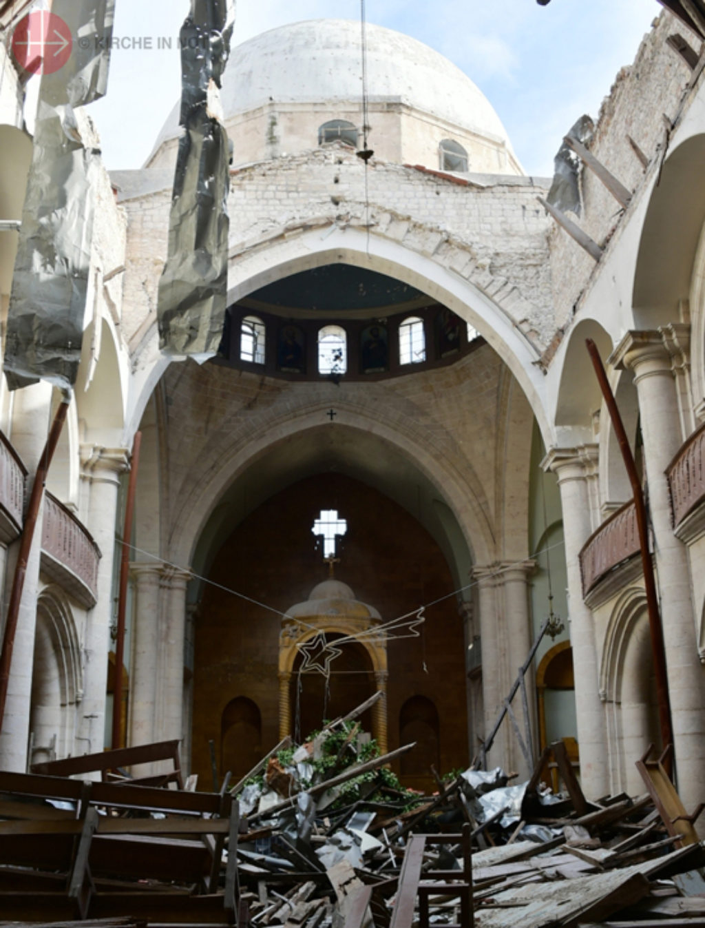A lerombolt templom belül<br />(forrás: kirche-in-not.de)