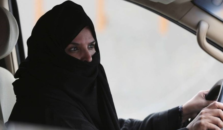A vezetéshez való jog után most katonák is lehetnek a szaúdi nők