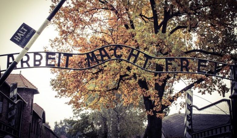 Százharminc magyar diák utazik Auschwitzba a nemzetközi Élet menetére