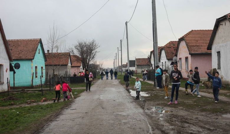 Fogantatástól foglalkoztatásig - Program a cigányság felzárkóztatására