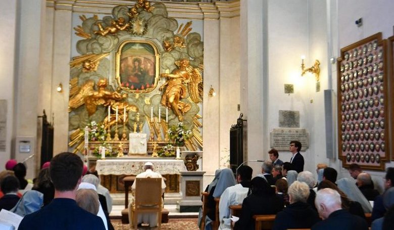 Ima és böjtnap van Rómában, este különleges misét tartanak