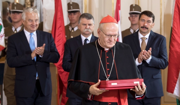 A legrangosabb állami kitüntetésben részesült Erdő Péter