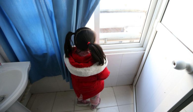 Egyedül maradt egy ötéves kislány Vuhanban