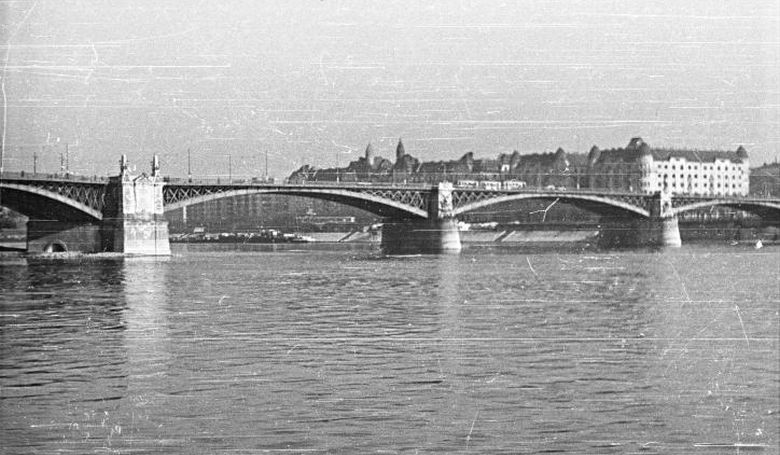 75 éve omlott a Dunába a Margit híd