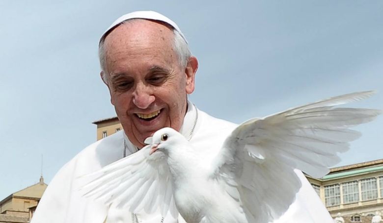 Ferenc pápa: Alkossunk valódi emberi közösséget a közösségi oldalak helyett!
