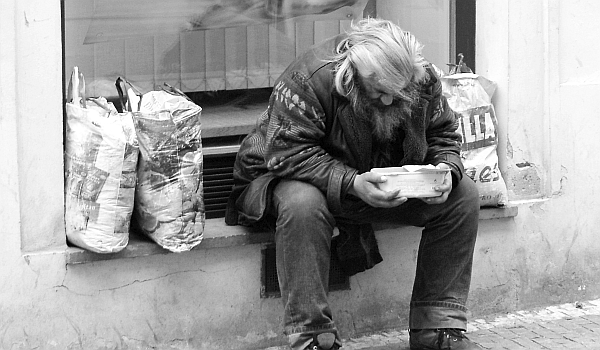 Hajléktalanok tömegét gondozza félezer fiatal