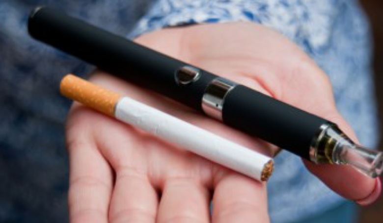 A fiatalkorúak védelmében szigorítják az e-cigaretta kereskedelmét