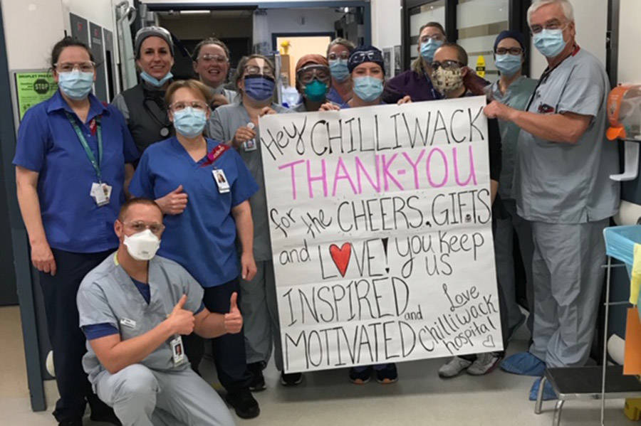 A ‘köszönet köszönete‘: a kanadai Chilliwack város kórházi dolgozói köszönik meg a lakosoknak a támogatást.<br />(Kép forrása: www.theprogress.com)