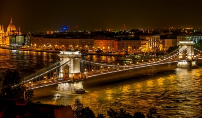 Figyeljünk oda Budapesten: éjszakánként lezárják a hidakat!