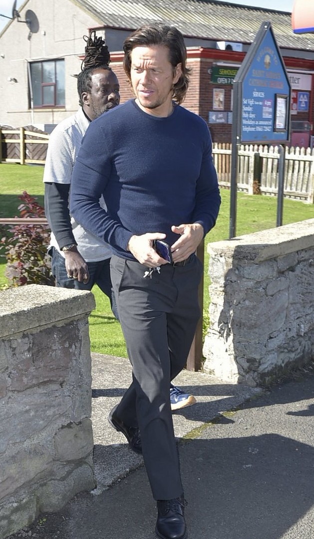 mark-wahlberg-takes-a-break-from-transformers-filming-to-attend-sunday-mass-14_1.jpg