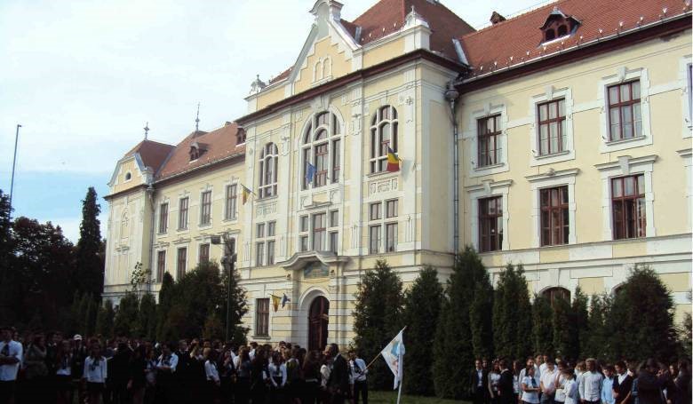 Beperelték a román oktatási minisztériumot a katolikus gimnázium megalakításáért