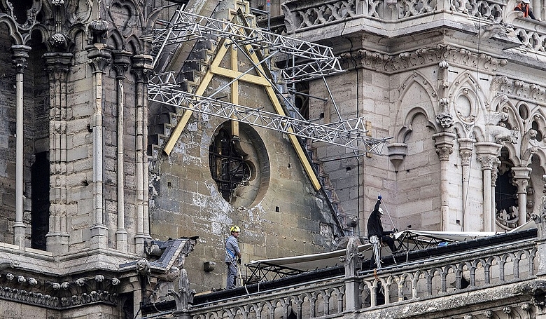 Most a víz rombolásától kell megóvni a Notre-Dame szerkezetét