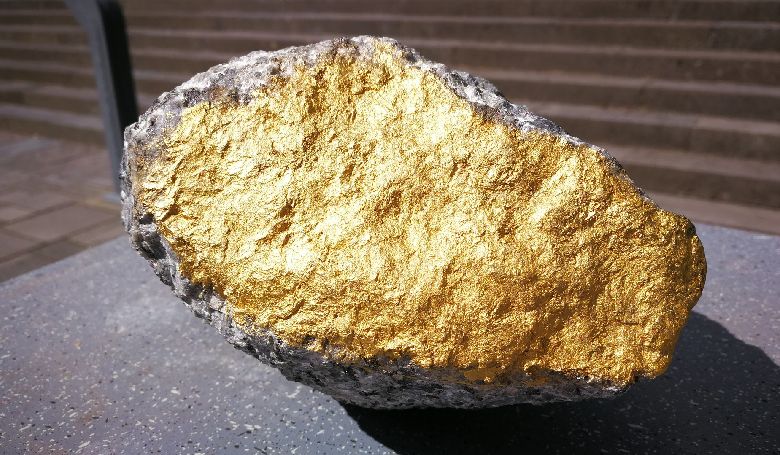 1,5 kg-os aranyrögöt talált egy ausztrál hobbikutató