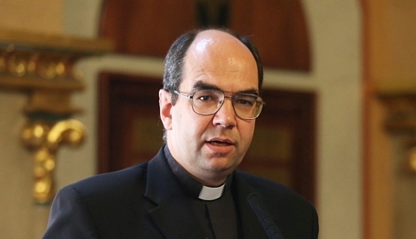 Székely János püspök is a menekültek megsegítésére hív