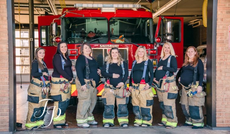 Egyszerre vár kisbabát 7 nő ugyanazon a tűzoltóságon