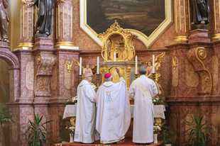 Főpásztori áldás a segesdi Szent László-templom restaurált oltárára és új orgonájára