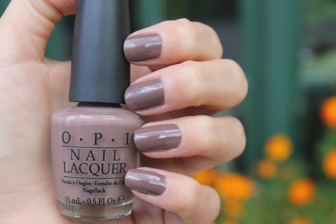 Lakk / OPI Over the Taupe