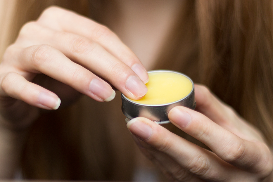 burts_bees_cuticle_cream_2.png