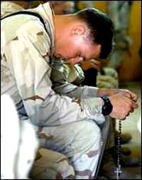 20060918marine-prayer_t_200.jpg