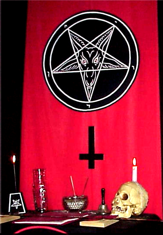 altare_satanico.jpg