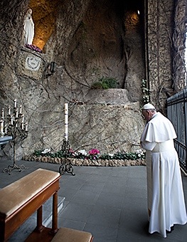 grotta a vatikáni kertben.jpg