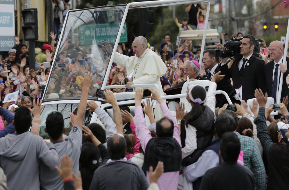 papa-francisco-ecuatorianos-nunciatura-ecuador_lncima20150705_0237_27.jpg