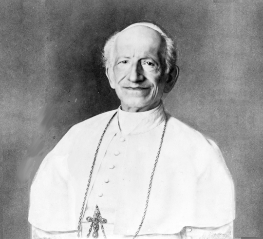 xiii_leo_papa_540.jpg