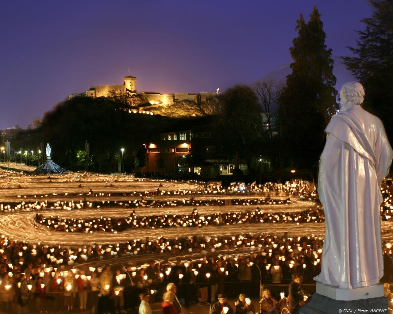 Lourdes, procissão.jpg