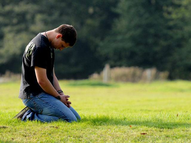 Young-man-in-prayer.jpg