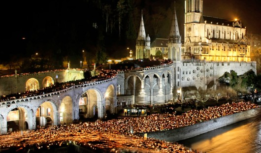 lourdes-candlelight_530.jpg