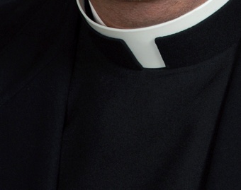 priest_collar_CNA_World_Catholic_News_7_24_12 (1).jpg